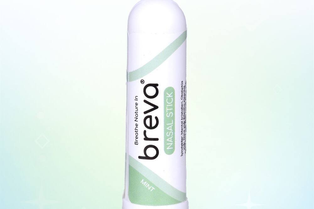 Kapağı kapalı bir Breva nazal stick tüpü